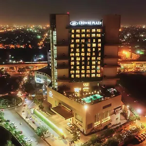 https://crowne-plaza-new-delhi-rohini-an-ihg.hotelsdelhi.org